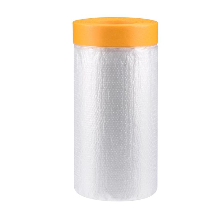 a small street between building